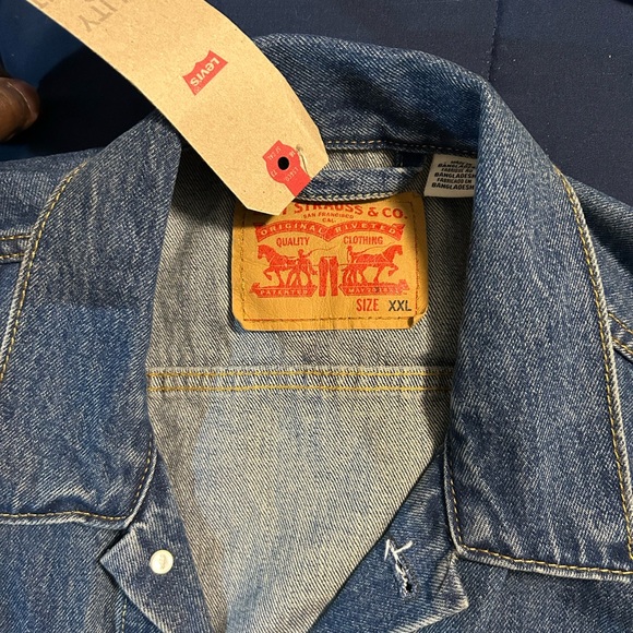 Levi's Classic Blue Denim Jacket - Picture 2 of 4